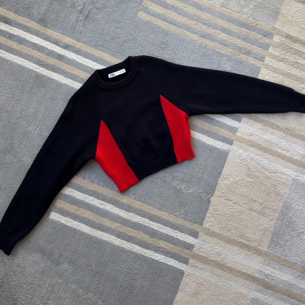 Zara Women’s Cropped Dark Blue and Red Sweater